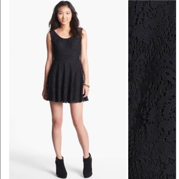 Robin K Dresses & Skirts - Robin k lace skater dress